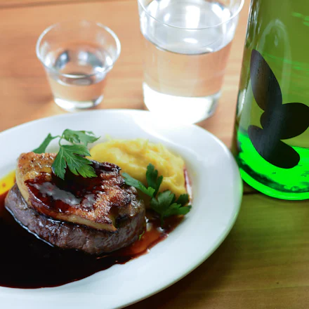 【逗子】牛フィレ×フォアグラの絶品ロッシーニを日本酒で味わう。「日本酒×バルしまだ」